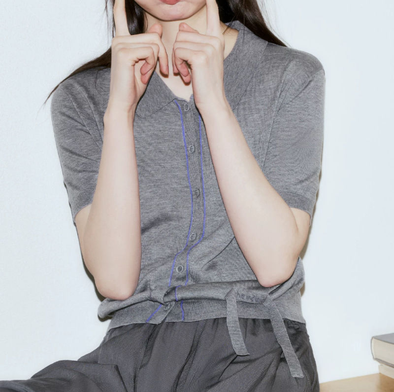 Same Style as in the Mall, 2026 Summer New Casual High-End Gray Exquisite Texture Vibrant Short-Sleeve Collared Knit Shirt 069