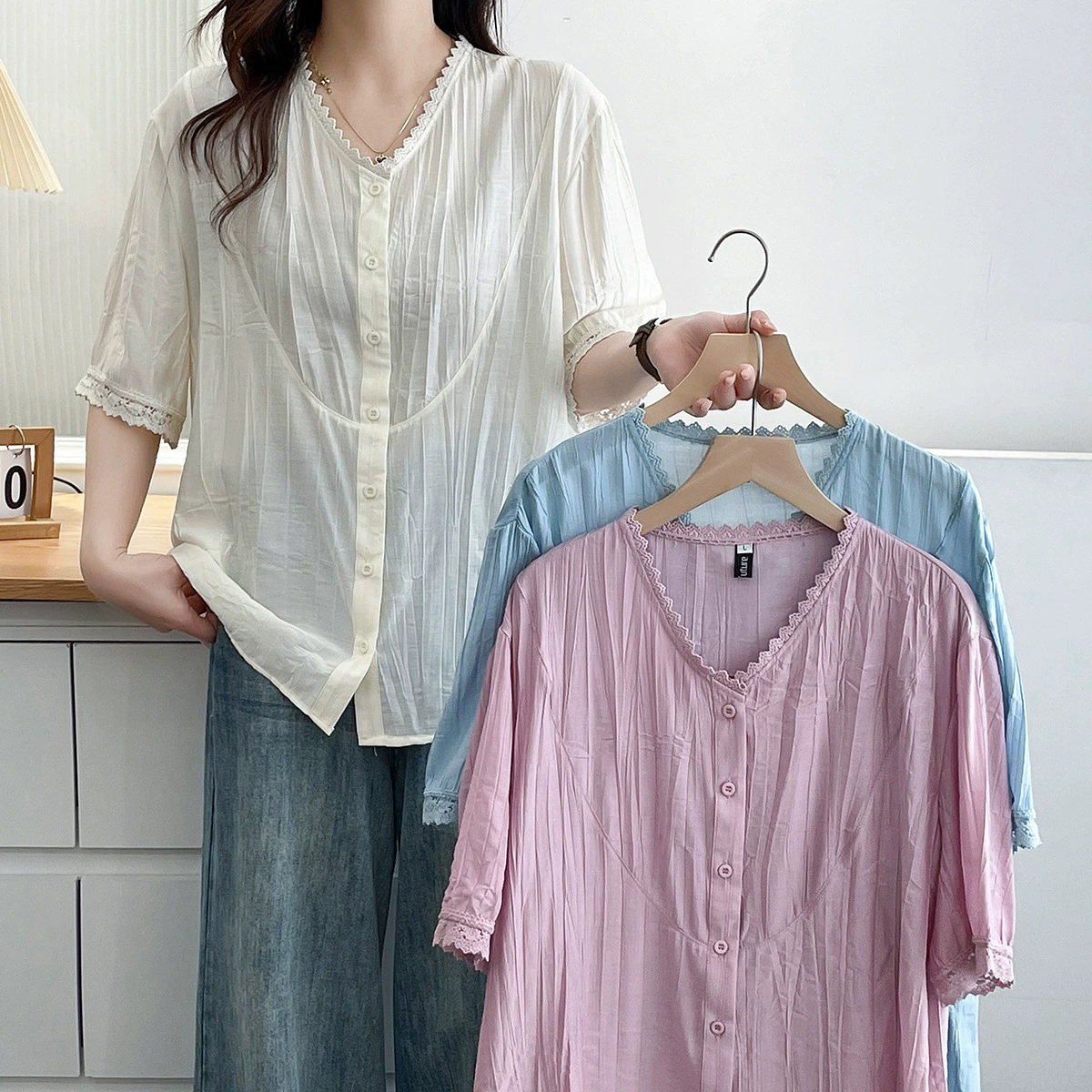 Женская рубашка с короткими рукавами из кружева Fat mm, новинка лета 2025, модный свободный повседневный топ большого размера с v-образным вырезом 171