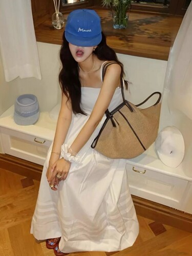 Spring and Summer New Travel Beach Minority Design Large Capacity Tote Bag Single Shoulder Woven Tote Vacation Grass Woven Women's Bag