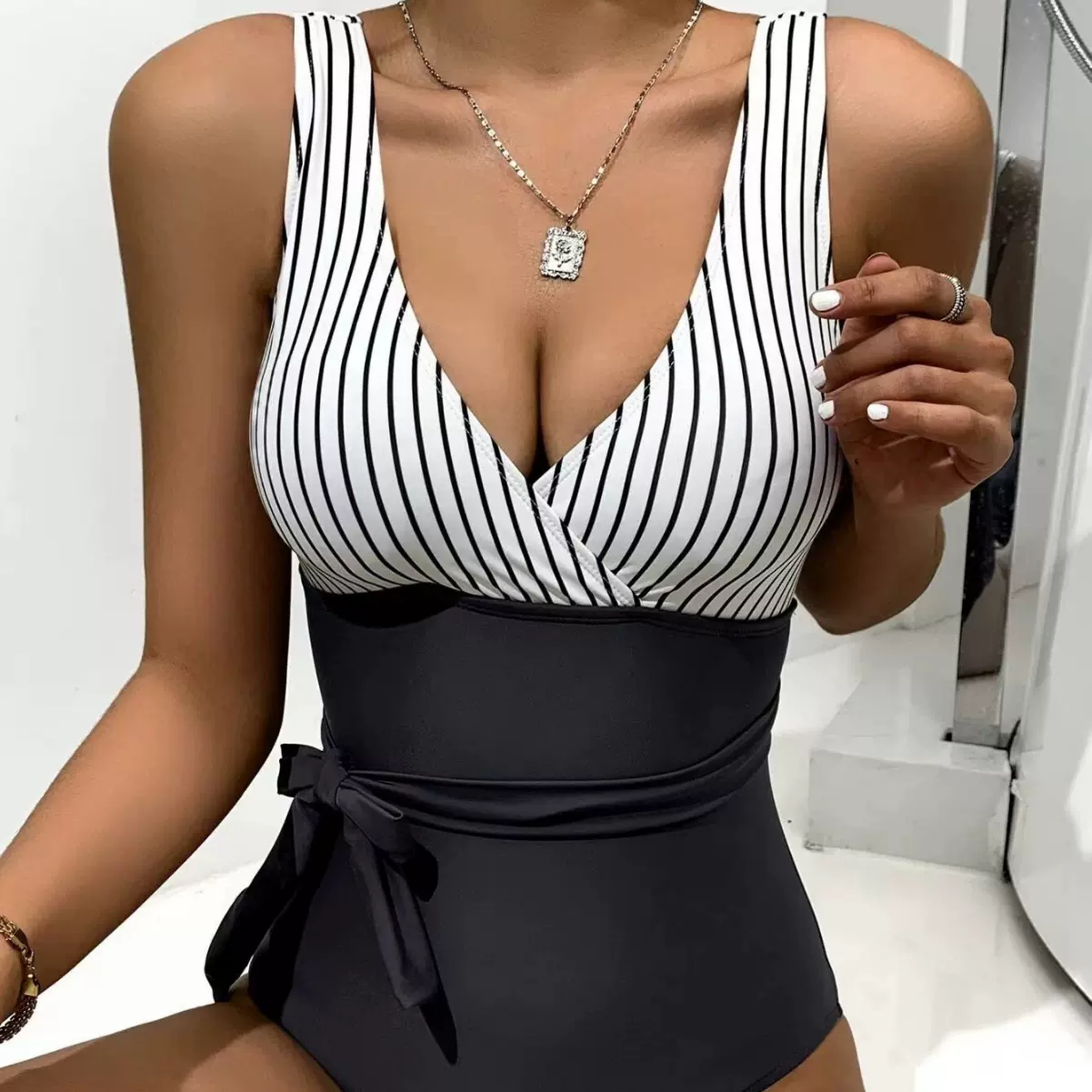 欧美外贸泳衣女连体性感深V修身显瘦亚马逊速卖通热卖外贸泳衣