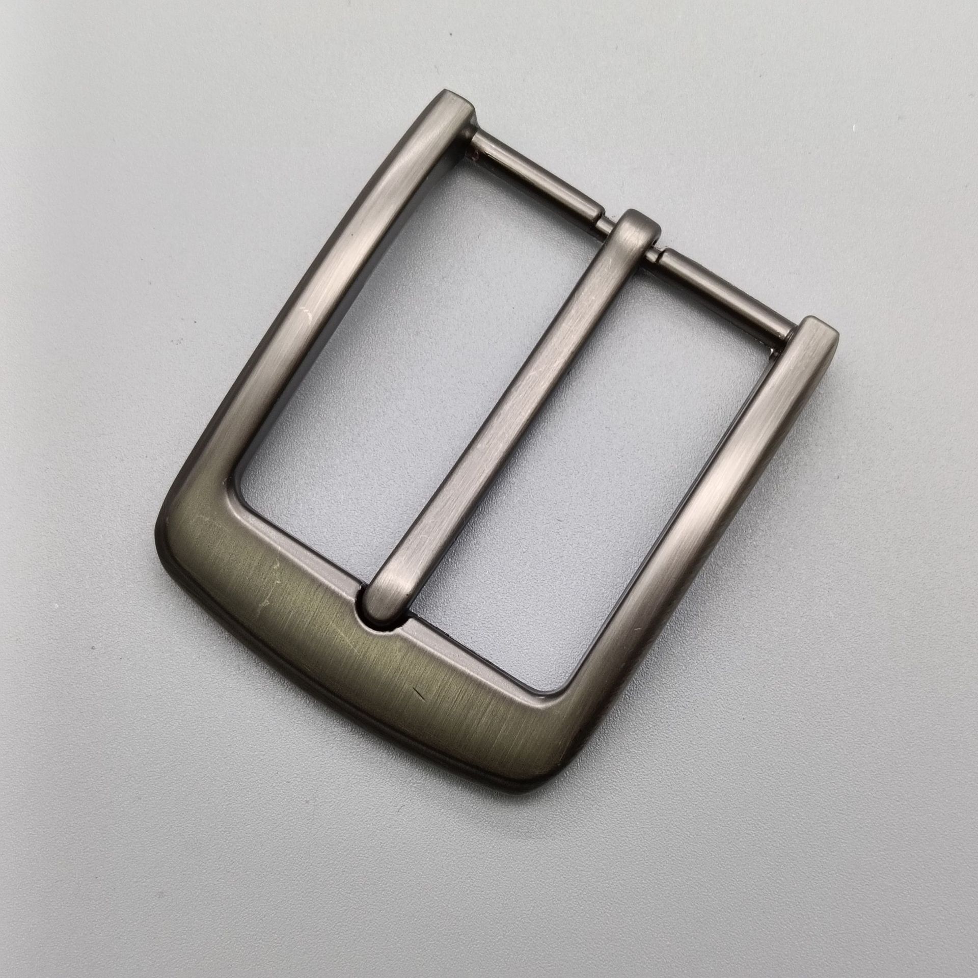 Comercio exterior al por mayor cinturón de aleación para hombres de alta gama hebilla 4.0 cinturón hebilla tipo aguja pistola de cuero dibujo negro