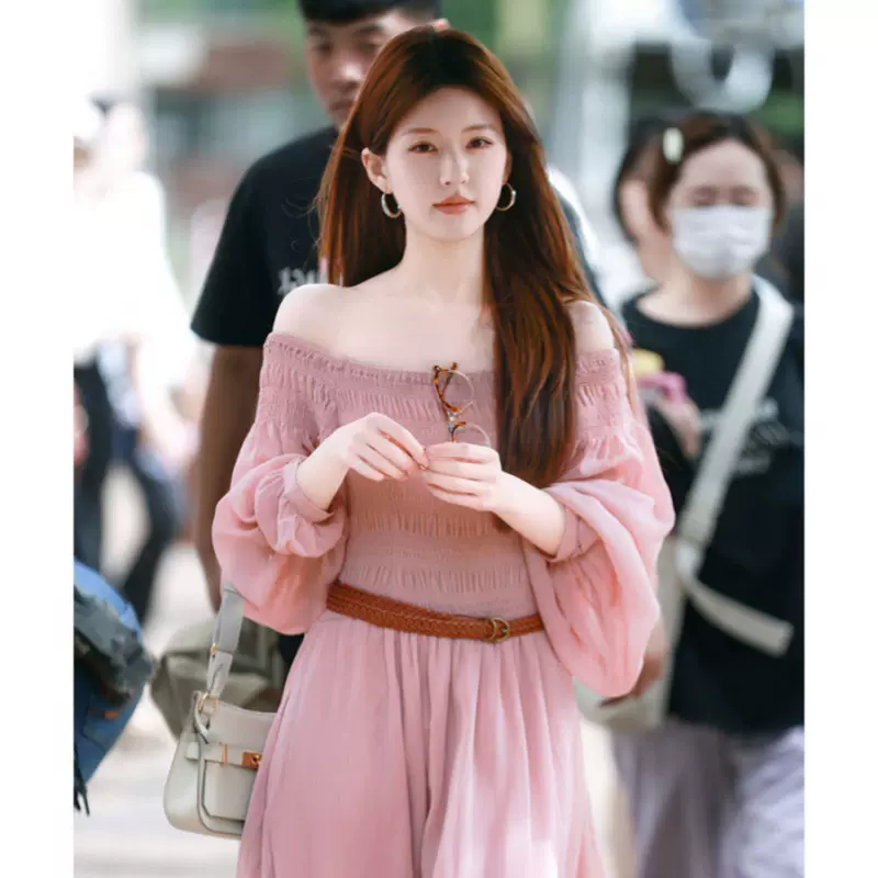 赵露思同款连衣裙女2024秋季法式一字肩高级感泡泡袖明星粉色长裙
