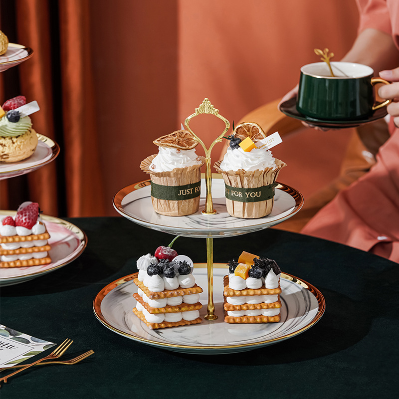 Estilo europeo de tres capas de cerámica marmolado plato de fruta té de la tarde ins estilo pastel banquete de boda bandeja de postre