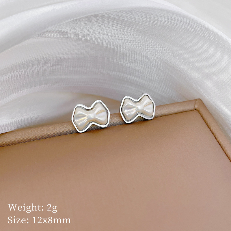 [Acero de titanio de todo el cuerpo] fritillary Lucky Grass pendientes minimalistas pendientes fríos para hombres y mujeres pendientes de banquete de temperamento personalizado