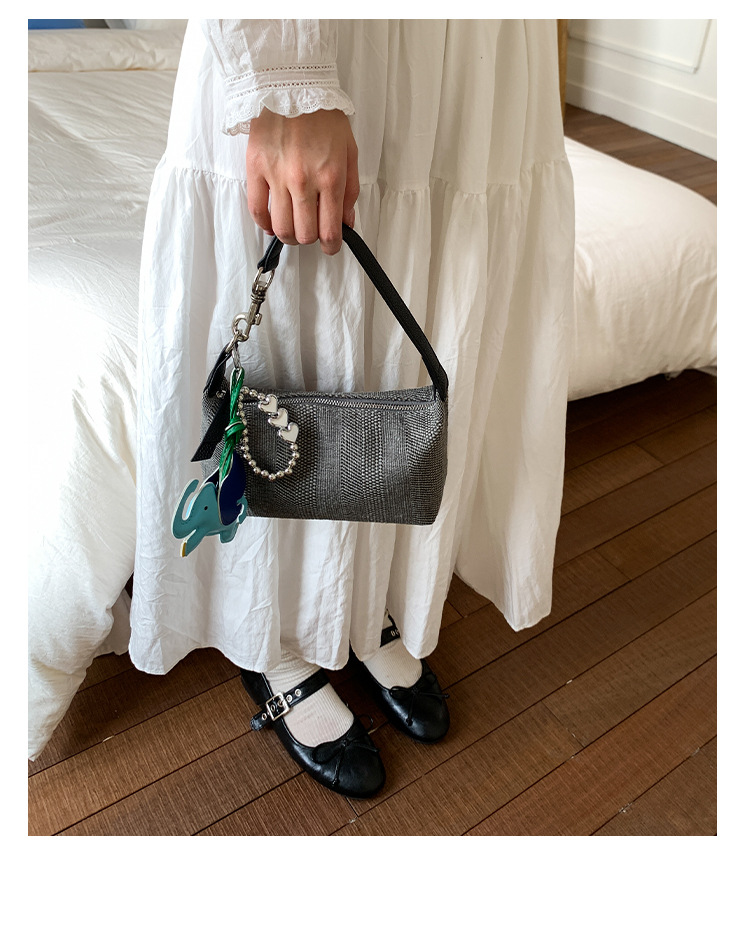 A simple, versatile, fashionable and trendy solid-color underarm bag for women, a new summer 2025 stylish and casual woven single-shoulder crossbody bag undefined