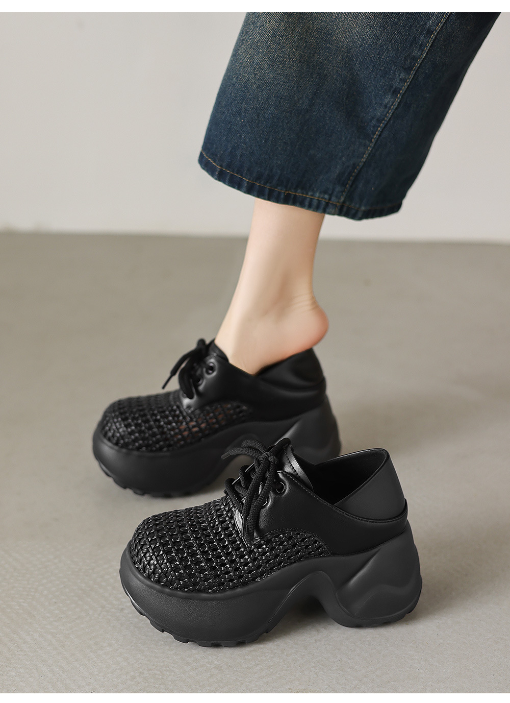 Giày sneaker nữ chunky đế dày 8cm, kiểu dáng lỗ thoáng khí, phối màu bạc — màu đen, bạc chi tiết 18
