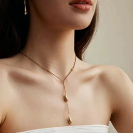 项链;耳环;耳钉