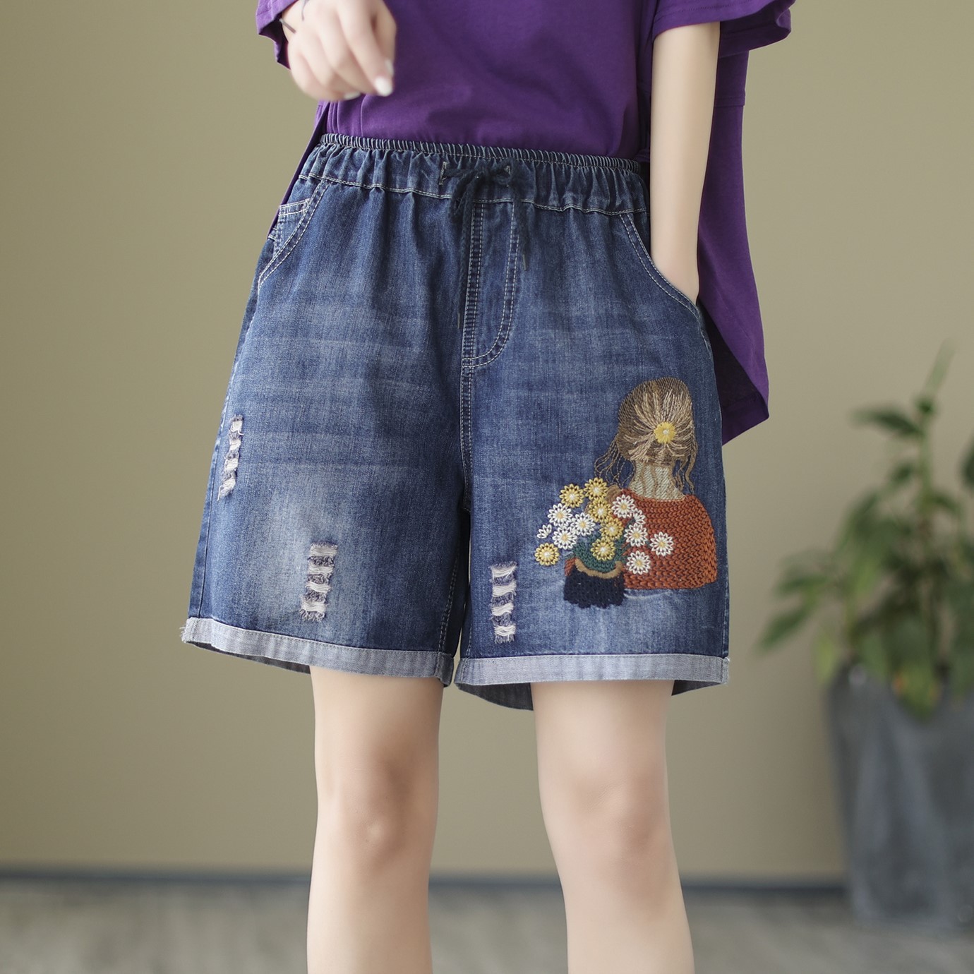 文艺复古美女刺绣牛仔短裤女2024夏季宽松百搭显瘦时尚破洞三分裤