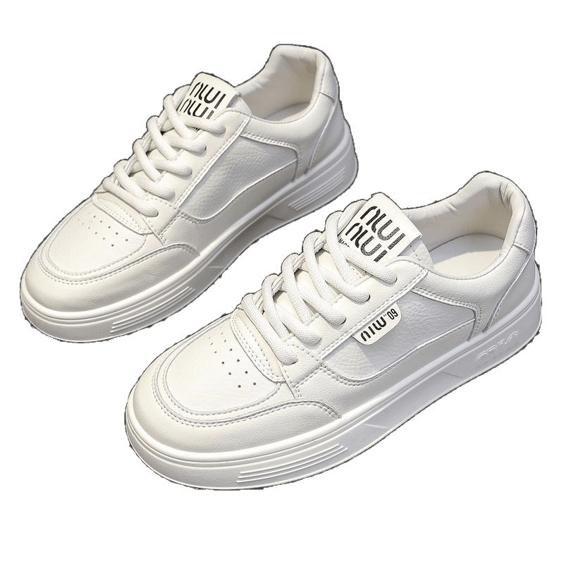 Pequeños zapatos blancos para chicas primavera y otoño plano fondo grueso 2025 verano nuevo fondo blando simple papá zapatos de skate casuales