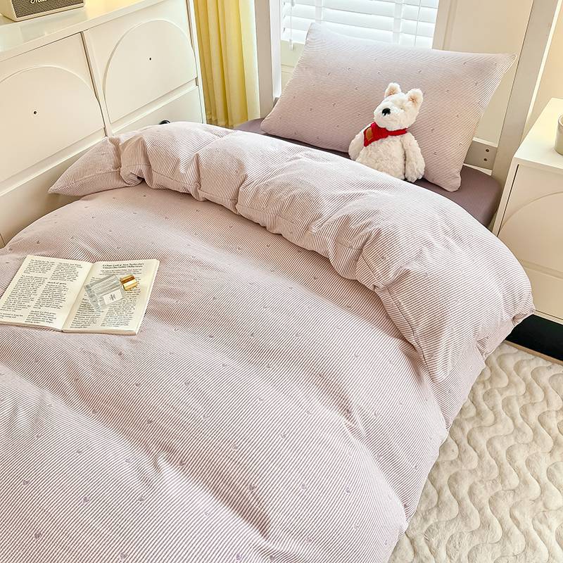 Juego de cuatro piezas de dormitorio de estudiantes de hilo de doble capa en la temporada escolar 2025 nuevo dormitorio de estudiantes de verano con un solo kit de estudiante