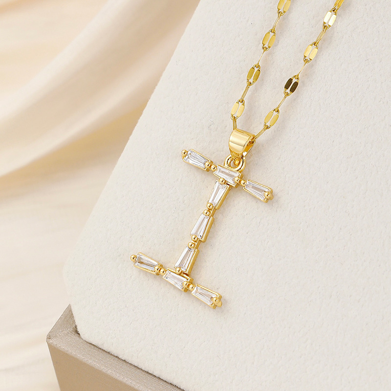 Venta caliente transfronteriza nuevo estilo de cobre con incrustaciones de circón 26 letras inglesas collar colgante T cuadrado de bambú letra cadena de clavícula femenina