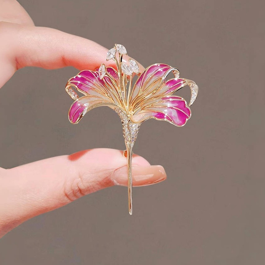 Elegant brooch floral