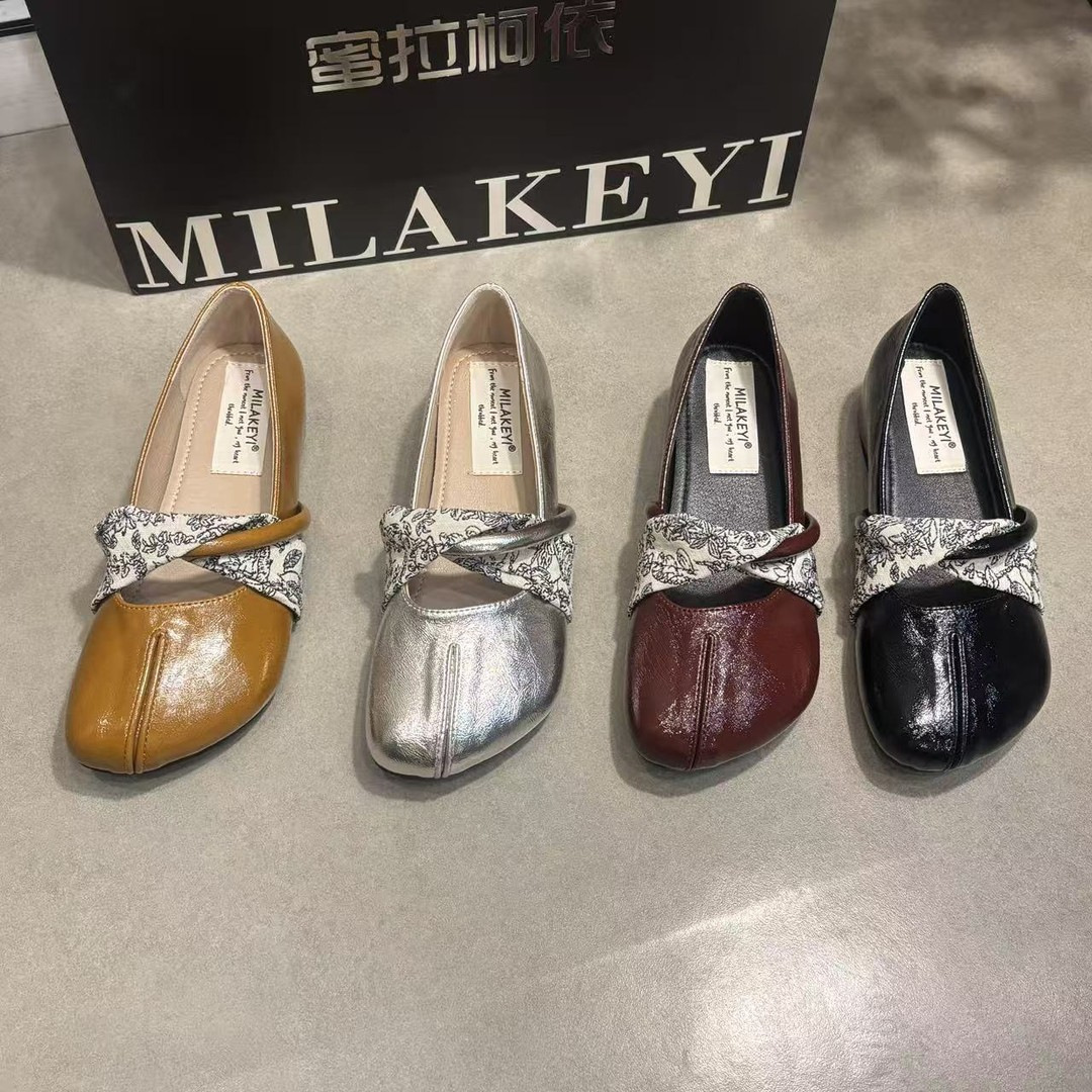 Small design elegant fashionable shoes
