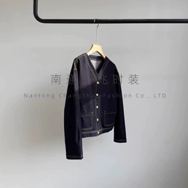 女式毛呢外套;休闲裤;女式衬衫