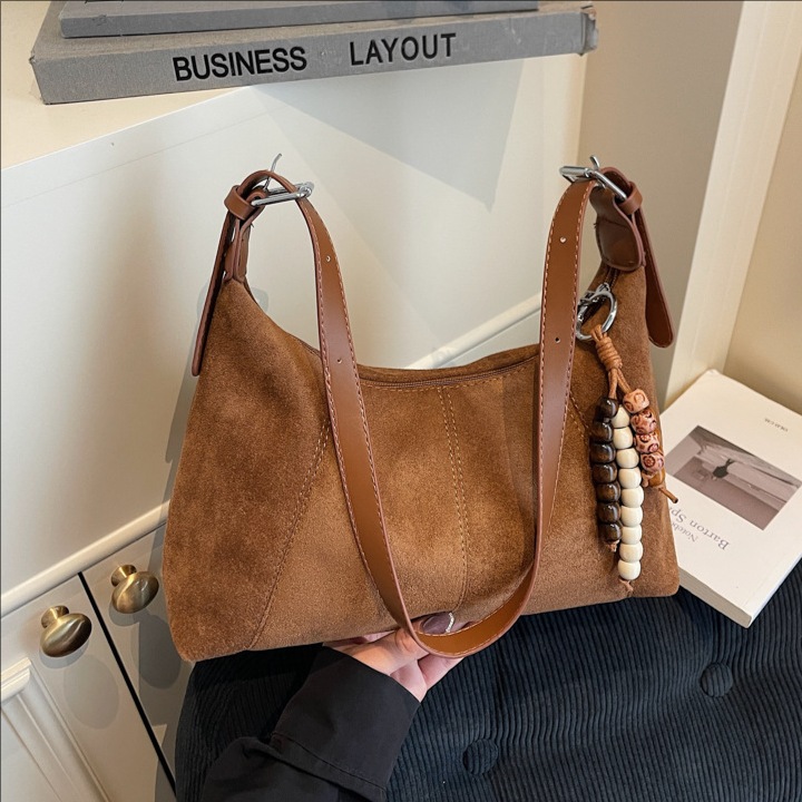 Bolsa de camisa de seda retro, bolsa de brazo de mujer 2025, otoño y invierno, nueva moda, bolso de hombro al por mayor.