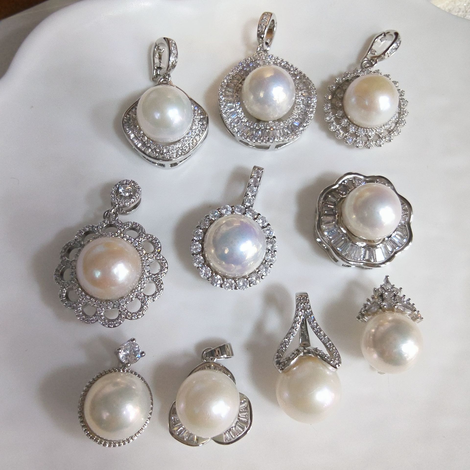 Round Pearl Pendant for Women, French Style, Versatile, Exquisite and Simple, Single Pendant, Freshwater Pearl Single Pendant, Chain Not Included