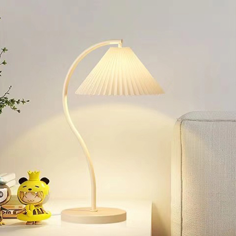 Lámpara de piso retro francesa en forma de S, lámpara vertical de viento crema, sala de estar, dormitorio, lámpara de cabecera, lámpara de escritorio decorativa, lámpara de atmósfera
