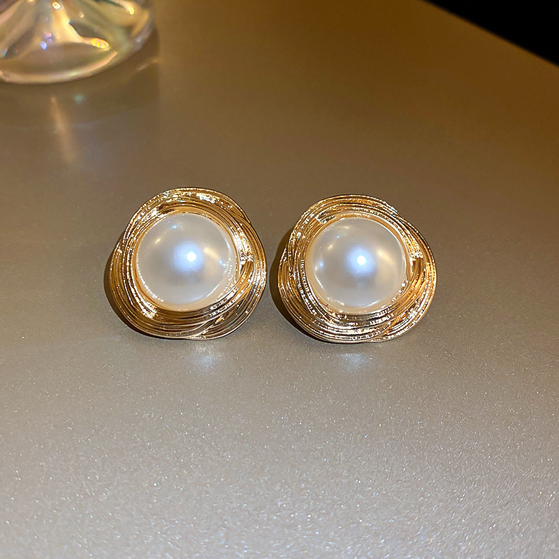 Aguja de plata pendientes de perlas de agua dulce verdadero oro galvanoplastia moda todo partido nicho de lujo de alta calidad pendientes de fábrica al por mayor