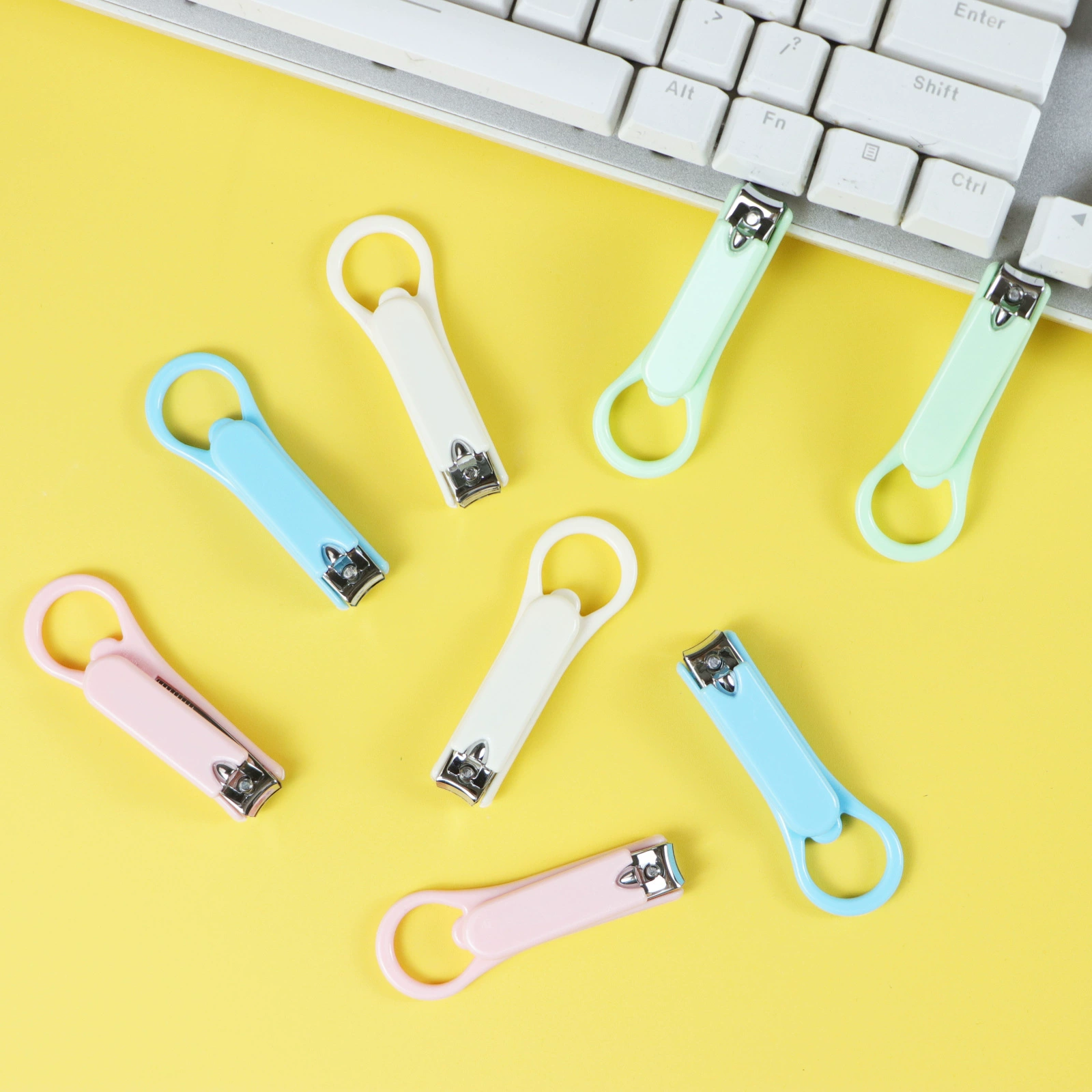 Мультяшные кусачки для ногтей, милые портативные кусачки для ногтей, одиночные кусачки для ногтей, складной набор инструментов для маникюра для взрослых