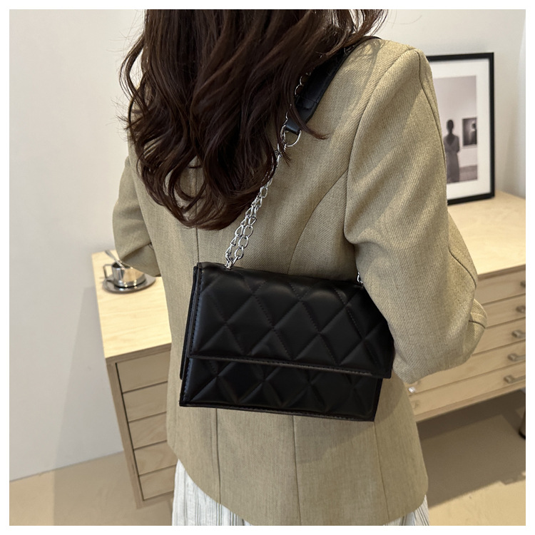The 2024 autumn new French niche design chain small square bag, a fashionable macaron color single-shoulder crossbody bag undefined
