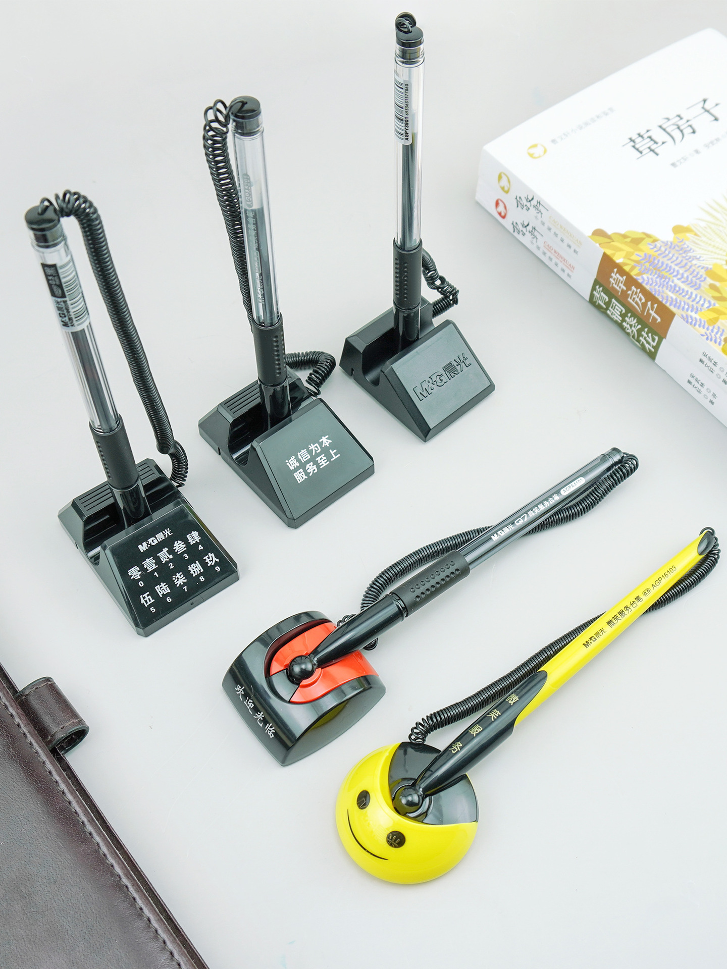 모닝라이트 고정 데스크펜 0.5MM 시그니처 블랙펜 스티키 데스크 서비스펜 다기능 회전형 중성펜