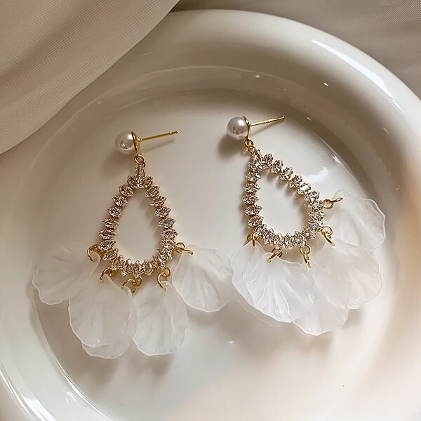 Acrylic fashionable earrings with zircon drop-shaped with tassels