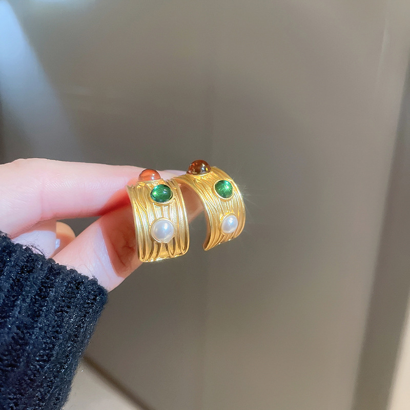 Retro C Shape Copper Irregular Plating Artificial Pearls Earrings Ear Studs 1 Pair