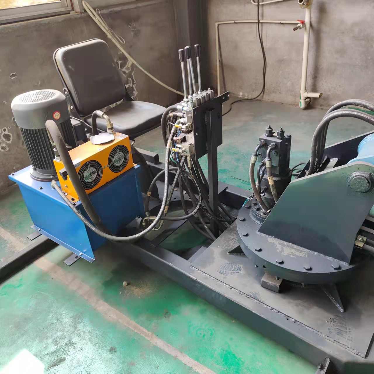 대형 회전 성형 팔 조립