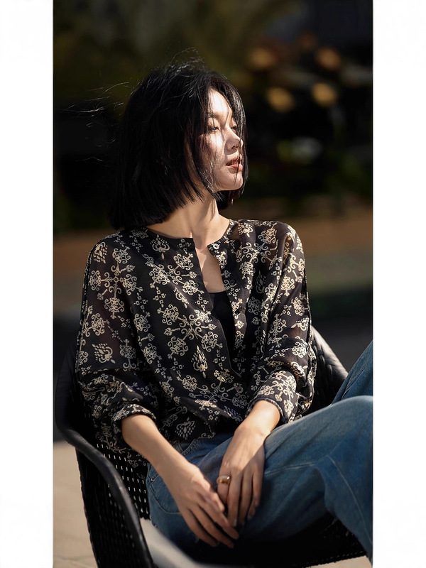哥家商场同款女装2025秋季黑底印花通勤时髦长袖抽绳上衣衬衫|undefined