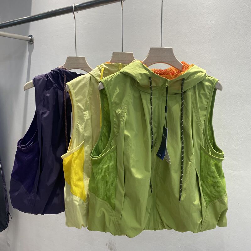 Lightweight and Breathable Spring/Summer Outdoor Camping Style Couple's Breathable Mesh Sleeveless Hooded Vest 11966 Lightweight and Breathable Spring/Summer Outdoor Camping Style Couple's Breathable Mesh Sleeveless Hooded Vest 11966