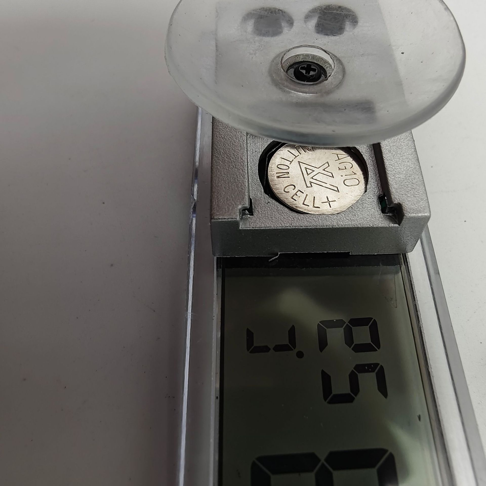 Suction Cup Electronic Clock for Display, Glass Time Display, Car Accessories, LCD Car Electronic Clock, Dual-Use Thermometer