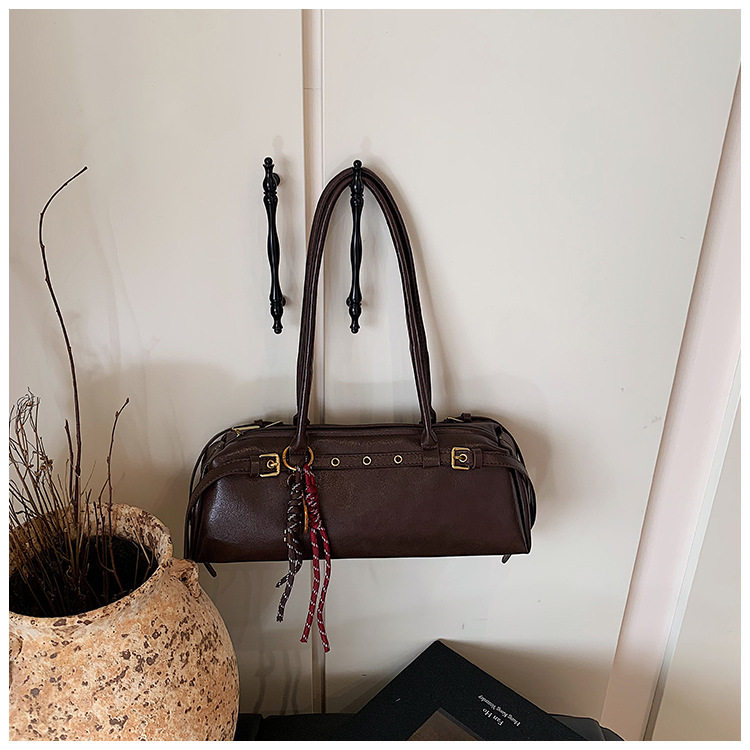 Túi xách baguette nữ phong cách retro, túi đeo tay và kẹp nách thời trang, kiểu dáng gối mềm mại — Burgundy không có mặt dây chuyền, Màu nâu không có mặt dây chuyền, Màu đen không có mặt dây chuyền, Màu nâu với mặt dây chuyền chi tiết 32