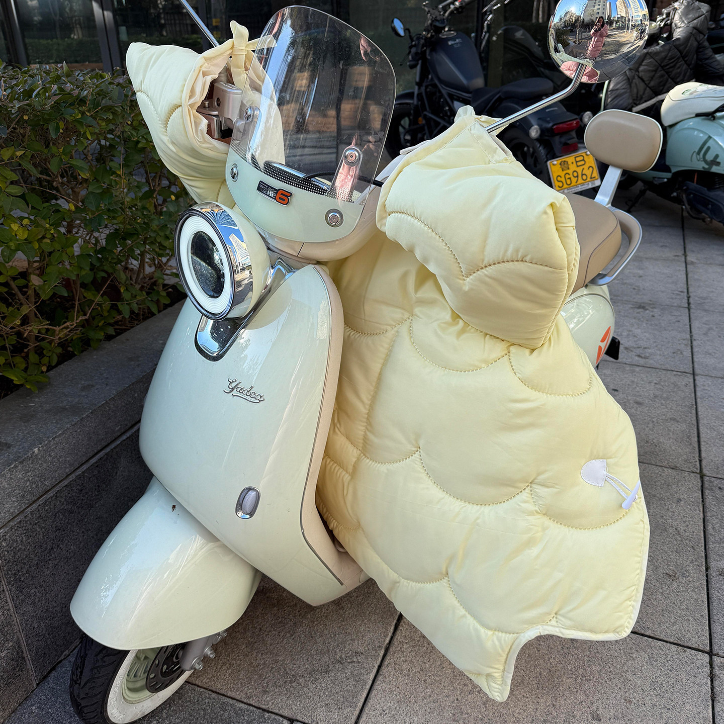 Leche Hu Hu coche eléctrico cubierta de viento de invierno universal cuatro estaciones grueso doble cara impermeable alargado cubierta de viento de tranvía lateral