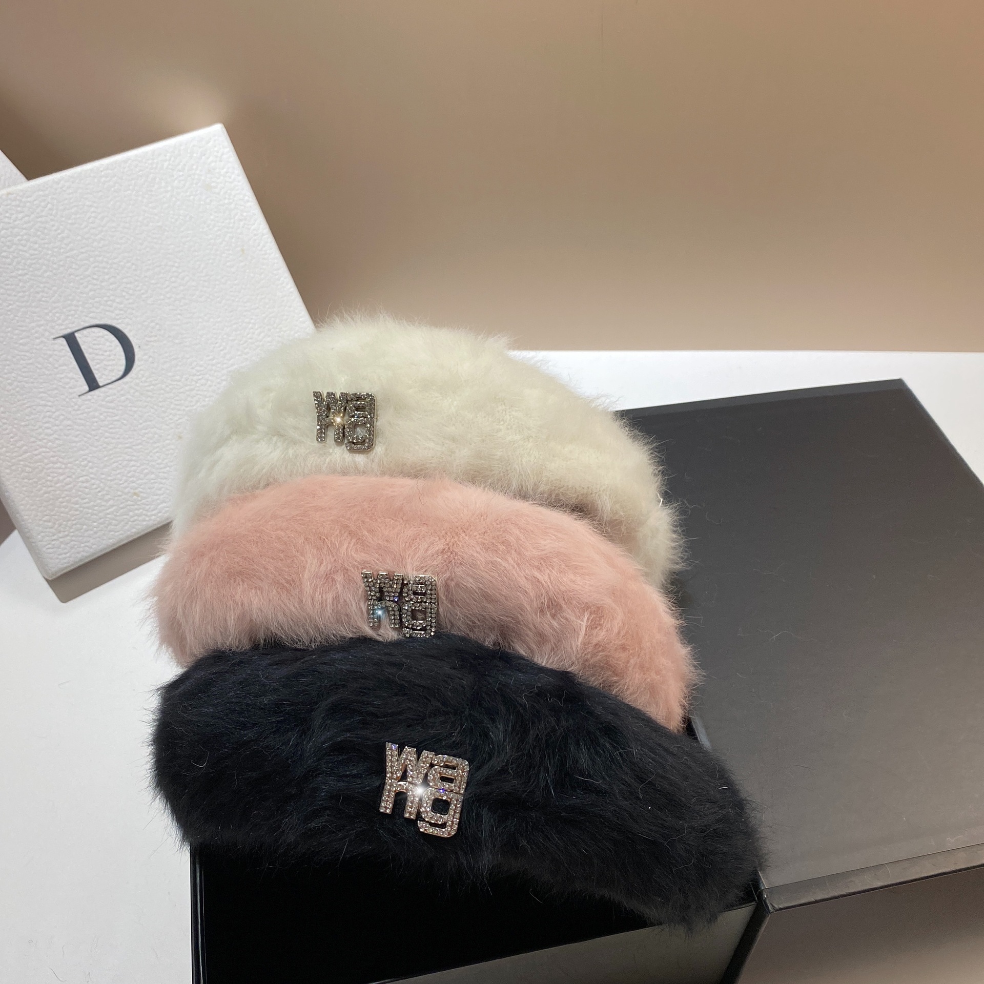 Rabbit hair beret women's Korean version autumn and winter plush diamond inlaid king octagonal fashion socialite style_voghion.com