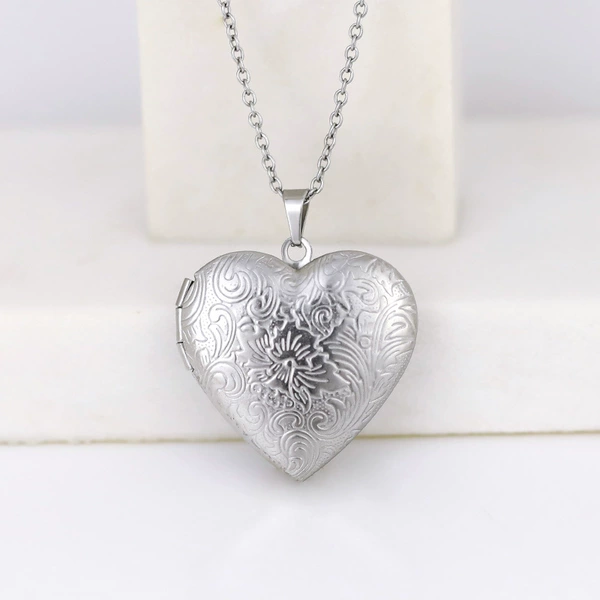 Steel necklace heart shaped, 29mm