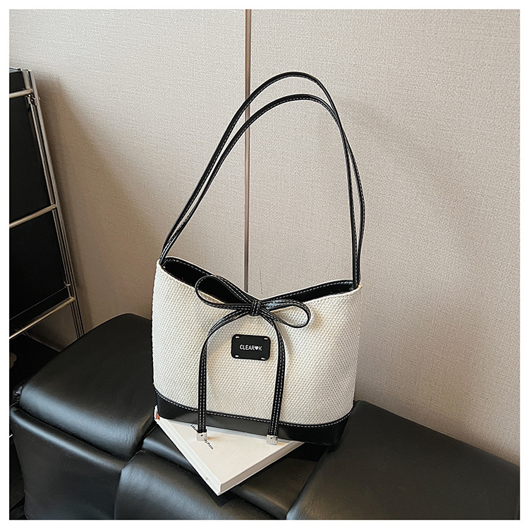 Simple and large-capacity tote bag for women 2025 new style in a two-color Korean-style casual underarm bag with a bow, fashionable and sweet undefined