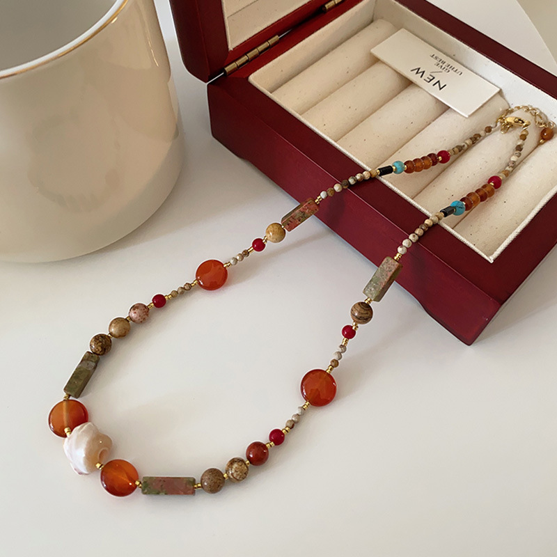 Collar con cuentas de ojo de tigre Maillard Cadena de suéter de otoño e invierno de alta calidad Acero de titanio Cadena de clavícula de piedra natural retro de lujo ligero