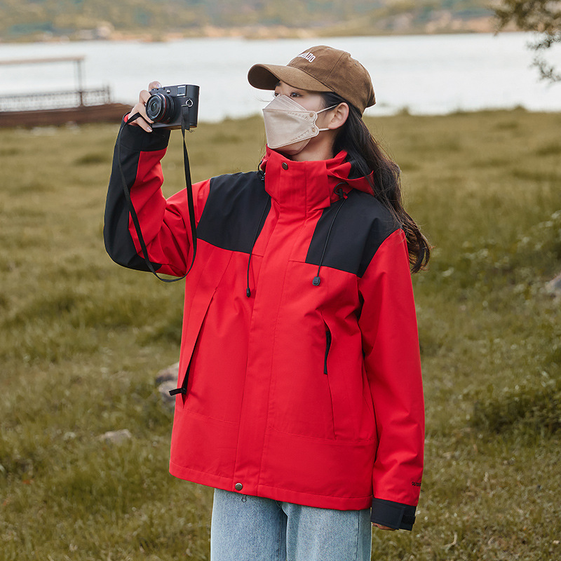Hombres y mujeres tres en uno al aire libre desmontable a prueba de viento impermeable ropa de trabajo de montaña abrigo caliente logotipo impreso