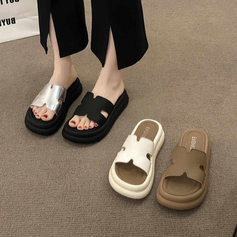 Thick-Soled Sandals for Women's Summer Outer Wear 2025 New Style with Skirts, Fashionable and Super Popular Casual Beach Slippers