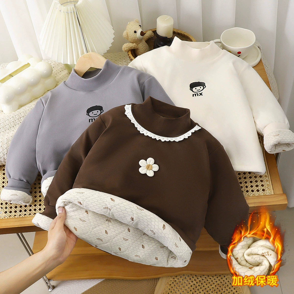 Новая коллекция осень-зима 2025: Утепленная флисовая толстовка для мальчиков и девочек, мультяшный однотонный топ, хлопковая базовая рубашка для малышей
