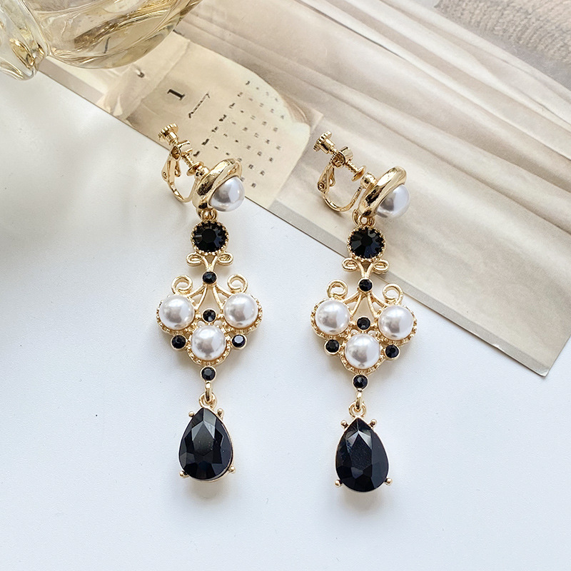 Francés estilo retro Palacio perla gota de agua Diamante Negro pendientes mosquito bobina earless clip del oído