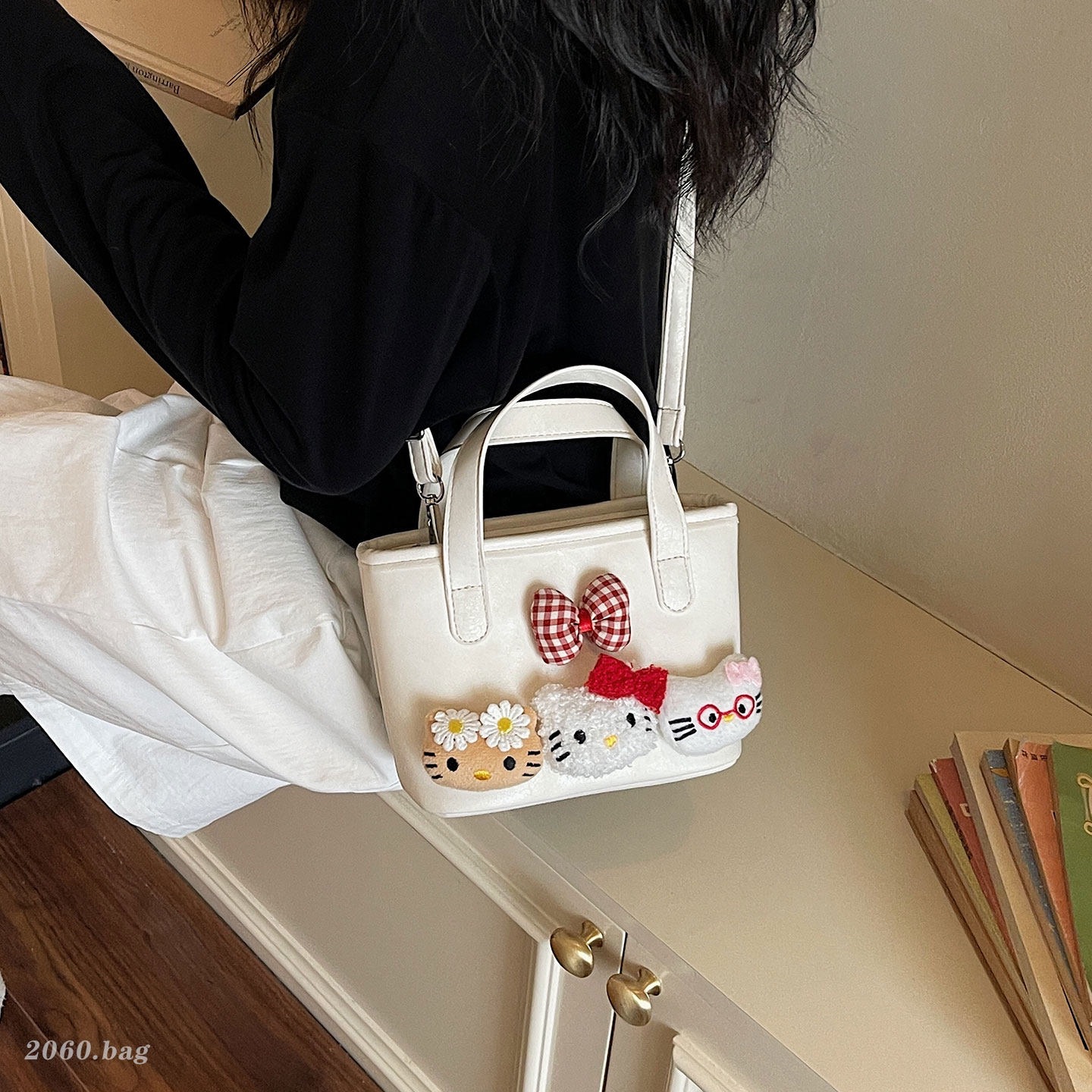 Bolsos de balde de niñas mujeres de verano bolsos de mano tarjetas ventiladas adorables populares nuevos hombros coreanos oblicuos 2026