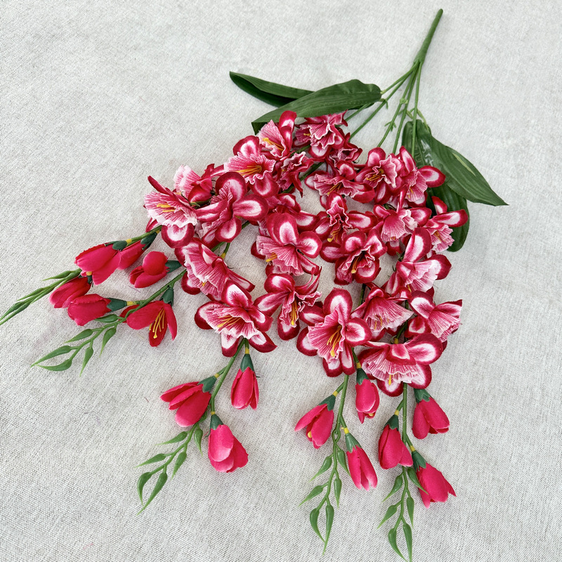 シルク印刷の大水仙の造花のシミュレーションの花束は食卓を飾って花を飾って客間を飾って人工花を飾っています。|undefined