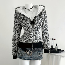 ��ɫ���y�¿���^�Bñ���e�A�˚W���LŮ�b�Bñ��朱��y�l������