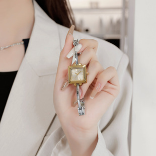 ���ךW�ֱ�Ů�r���¿�Ů��Ůʿ���C�ͷ���С�ɾ���Ůʽ�p��С��