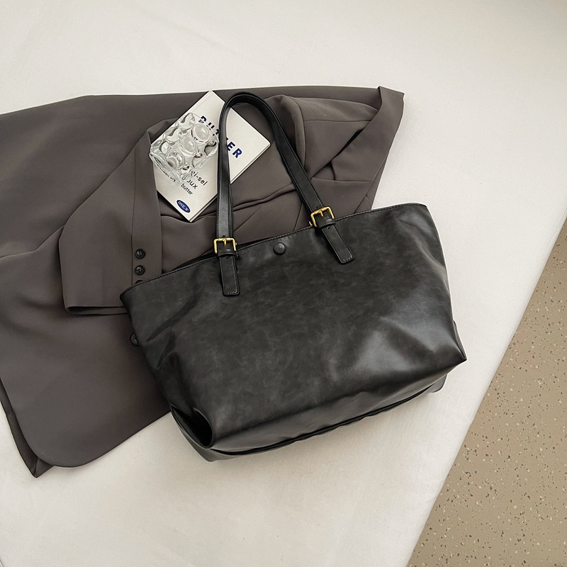 Bolsos de mujer Bolsos de alta capacidad portátiles de todo fósforo 2025 nuevo estilo retro moda casual bolso de hombro sentido bolso de mujer