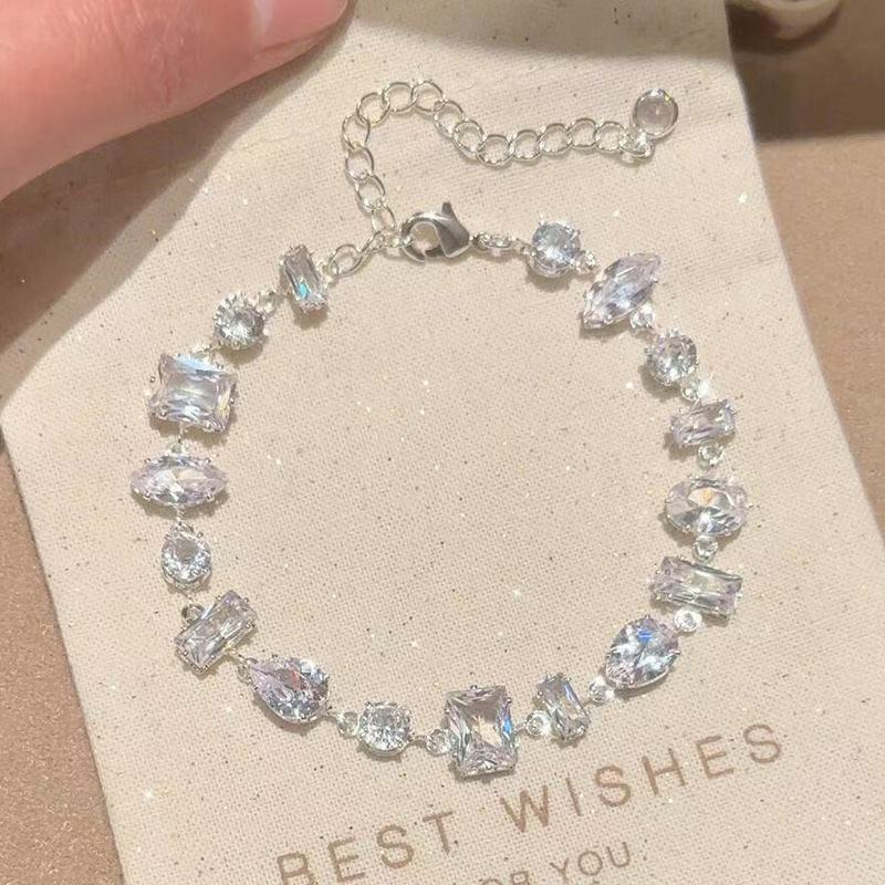 Cool and Dazzling Zircon-Studded Candy Bracelet for Women, 2026 Summer New Niche High-End Exquisite Versatile Hand Accessory Cool and Dazzling Zircon-Studded Candy Bracelet for Women, 2026 Summer New Niche High-End Exquisite Versatile Hand Accessory