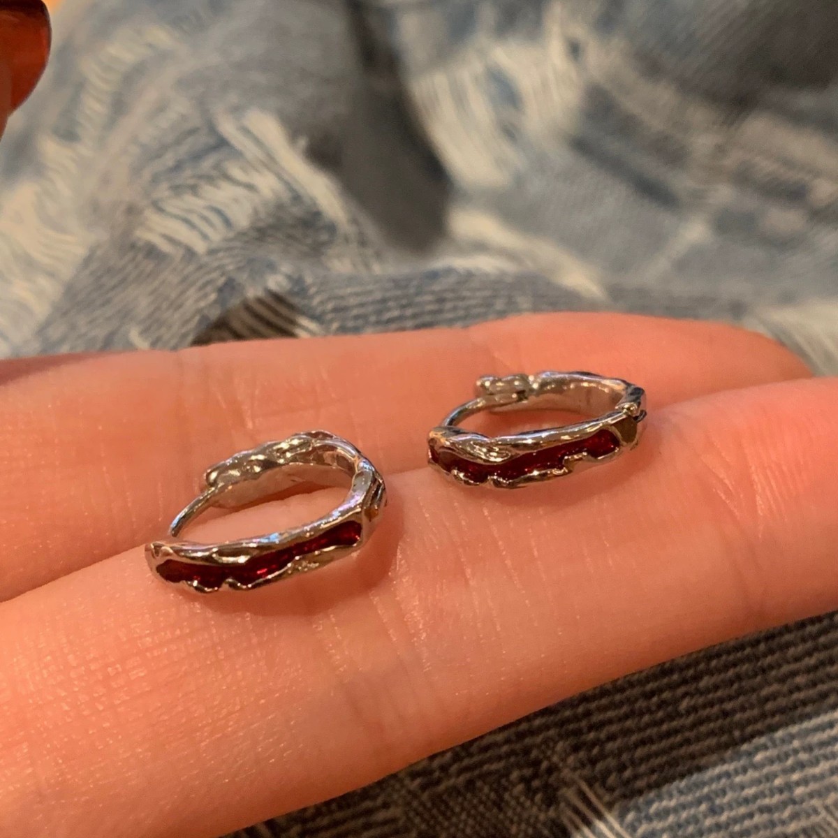 Red earrings, American style