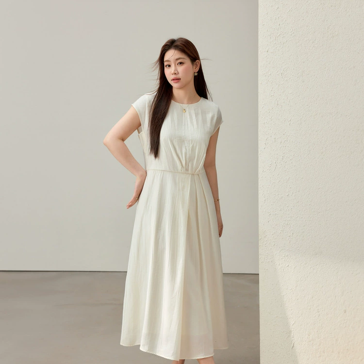 [Шепот ветра] Полосатое плиссированное праздничное платье, тонкое и эффектное женское летнее платье больших размеров, новый стиль