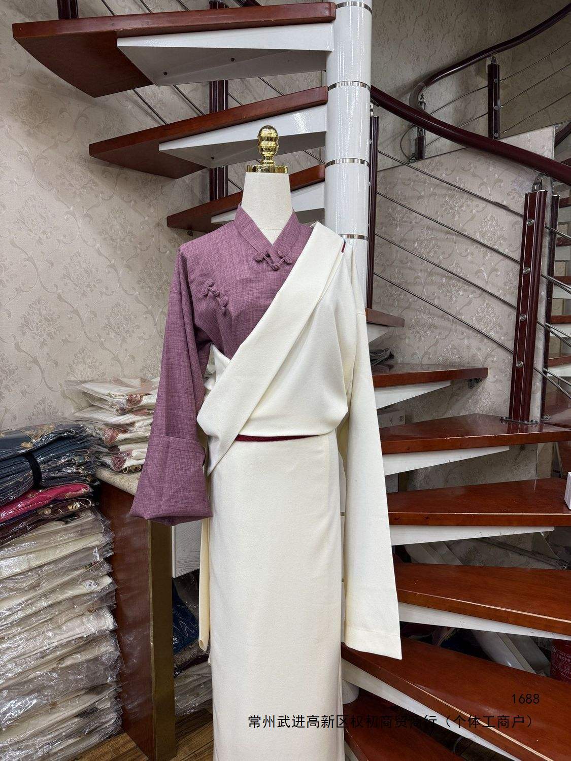 Women's Tibetan-style long Tibetan dress set with shirt and robe, new Chinese style Kham Tibetan costume, dance performance costume, Tibetan clothing
